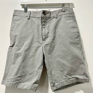 Old Navy Men Light Grey Ultimate Slim Built In Flex Chino Shorts Size 32 EUC
